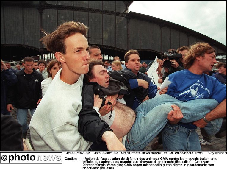 In 1998 werd Michel Vandenbosch bewusteloos geslagen op de paardenmarkt in Anderlecht. ‘Mensen spreken me er nog altijd over aan. Maar dat was niet vol te houden. We moesten anders te werk gaan.’
 Beeld Photo News