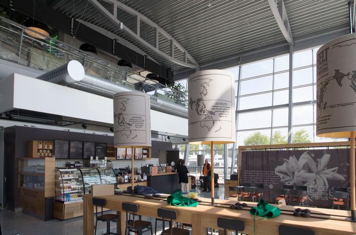 De Starbucks-vestiging op Eindhoven Airport