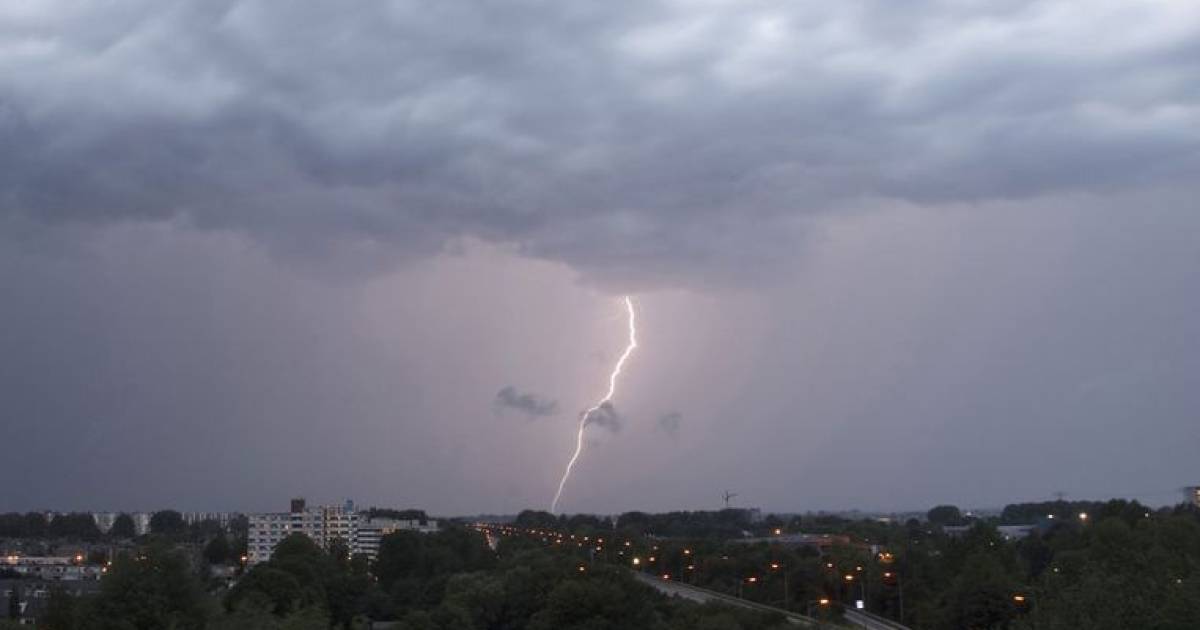 Waarom je bij bliksem nooit mag douchen en 4 andere brandweertips bij onweer Binnenland AD.nl