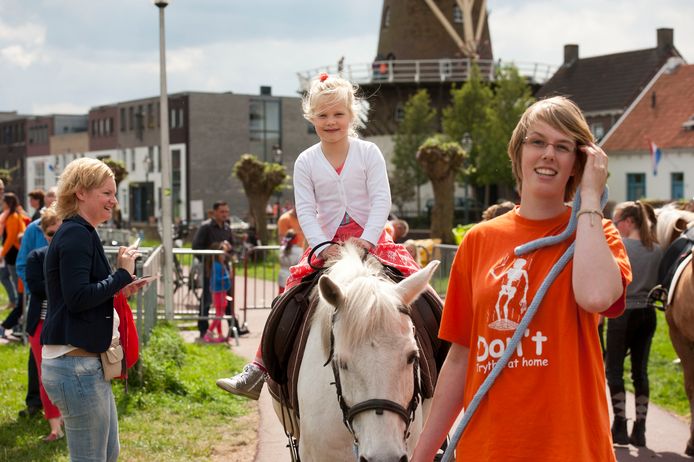 Leur Kleurt Oranje in 2014: tijdens de laatste edities konden kinderen daar ook ponyrijden.