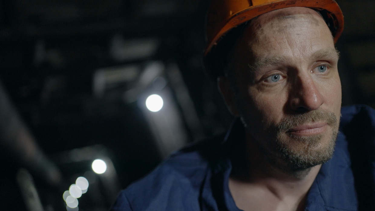 Documentairemaker Jelle Brandt Corstius bezoekt een kolenmijn in Kirgizië (beeld uit de serie) Beeld VPRO