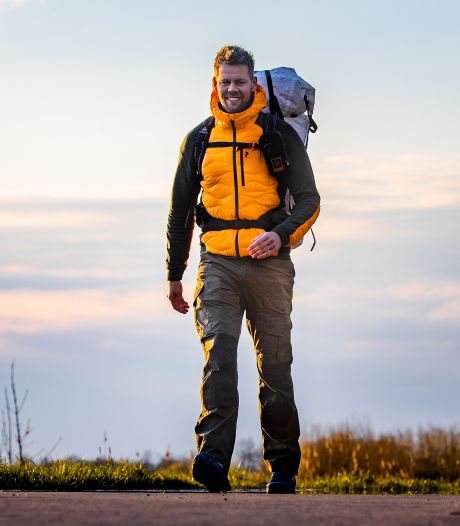 Wereldwandelaar Tom heeft de eerste 500 kilometer achter de kiezen: ‘Ik geniet van iedere stap’