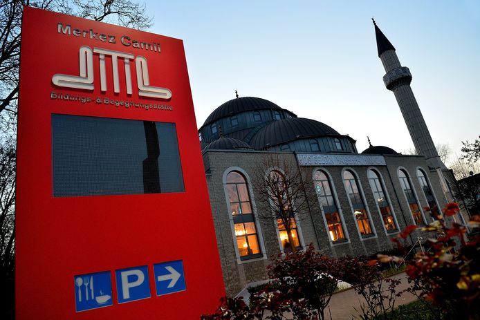 Een van de DITIB Merkez moskeeën in Duisburg