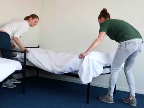 Ooit vergaderhok, nu slaapt er een gezin: zo ziet de opvang van vluchtelingen eruit in Amersfoort