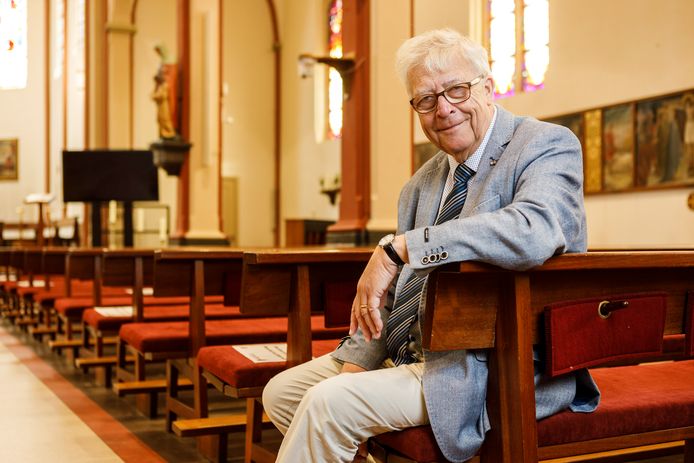 Kerksluitingen: pastor Rob Mascini is er een fel tegenstander van, zeker in Twente. In zijn boek ‘Het licht in de tempel is nog niet gedoofd” doet hij een hartstochtelijke en zeer persoonlijke oproep om de kerken open te houden.