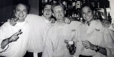 Maurits en Marilène op Koningsdag terug naar de kroeg waar ze smoorverliefd werden