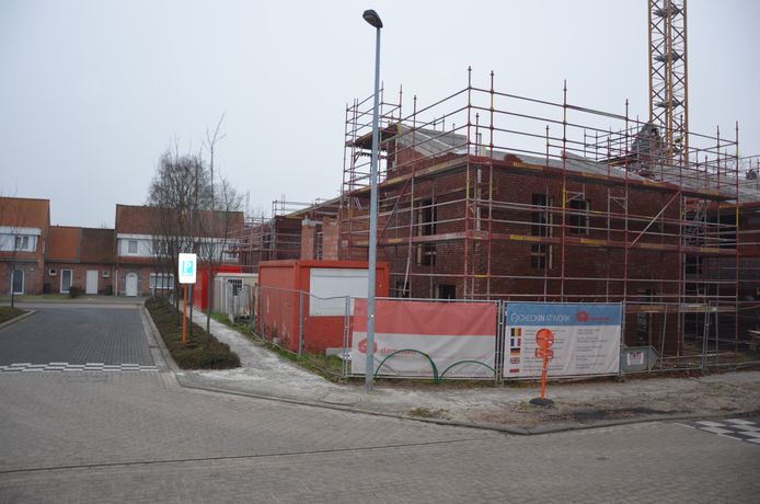 Archiefbeeld van sociaal huisvestingsproject Den Berg op in de Hollandse Molenwijk in Waasmunster.