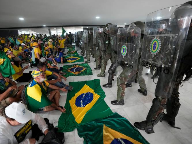 Zeker 1.200 aanhangers van Bolsonaro gearresteerd na bestorming Braziliaans parlement