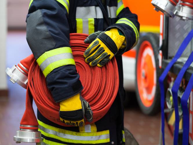 Buren redden vrouw uit woningbrand met ladder: “Echte heldendaad”