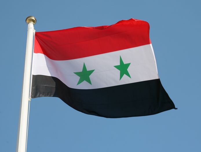 Foto Syrische vlag ter illustratie.