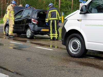 Vrouw gewond bij kop-staartbotsing in Bornerbroek