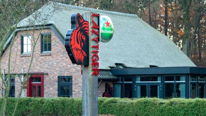 Buurt is eendenslachterij in Ermelo zó beu dat de baas nu een parkeerprobleem heeft bij z'n restaurant