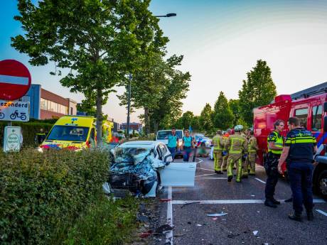 Zes gewonden bij crash tijdens mogelijke straatrace in Helmond, betrokken bestuurder nog altijd spoorloos
