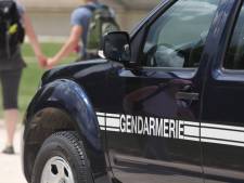 Une jeune auto-stoppeuse violée sous les yeux de son compagnon en France