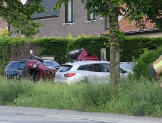 KIJK. N37 ruim twee uur afgesloten in Ardooie door gaslek na ongeval: drie inzittenden van BMW op de vlucht