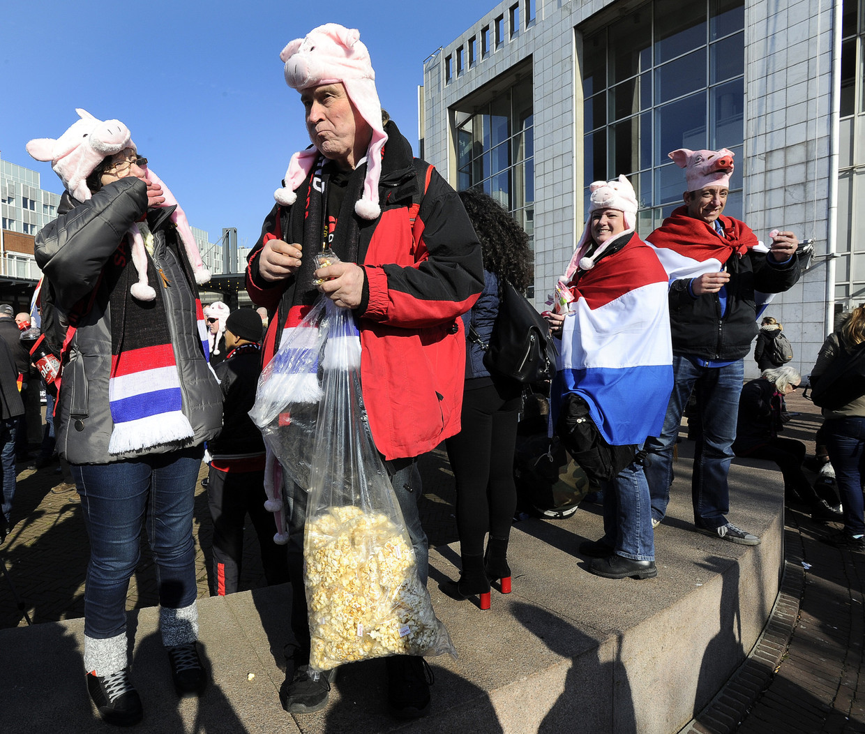 Pegida demonstreert voor het stadhuis van Amsterdam. Beeld anp