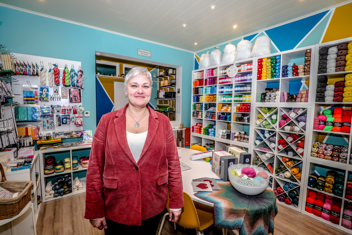 NET OPEN. Hilde (46) zegt onderwijs vaarwel en opent handwerkwinkel in ...