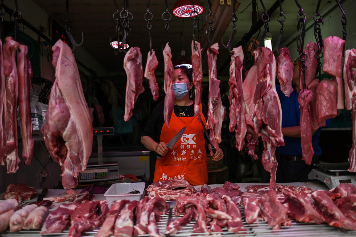 Een stalletje op de voedselmarkt in Wuhan, waar de uitbraak van het coronavirus eind vorig jaar begon.