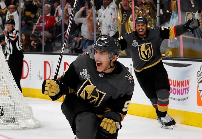 Tomas Nosek van Vegas Golden Knights viert zijn goal in de derde periode.