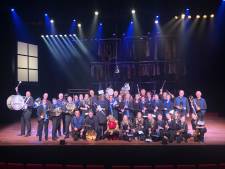 Dorpshuis De Kuip in Colmschate viert jubileum met concert van plaatselijk harmonieorkest en koor