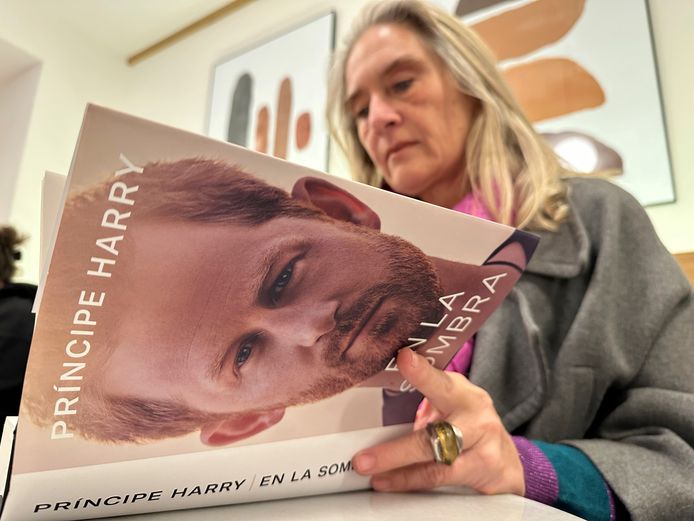 Автобиография Гарри уже — по совпадению — выставлена ​​на продажу в Испании.