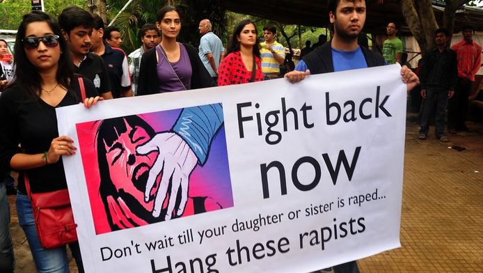 Protesten tegen verkrachting in Mumbai, India.
