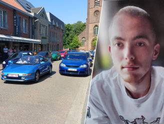 Indrukwekkend afscheid met ronkende wagens voor Jonas (21): “Het is te gek voor woorden dat we nu over jou in de verleden tijd moeten praten”