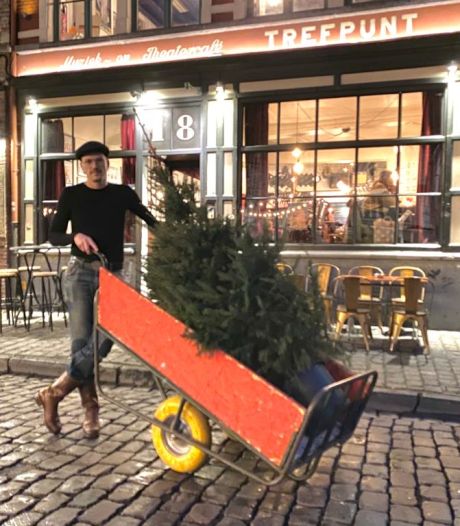 Dé oplossing voor die zware kerstboom van op de Kouter? Een ouderwetse steekkar uit de jaren stillekes