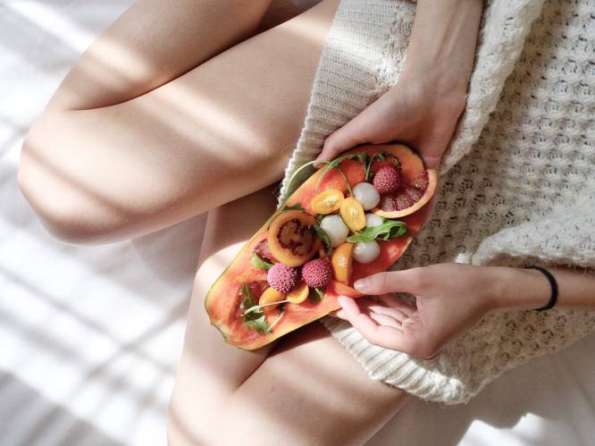 “Onze voeding is heel bruin en beige.” Voedingsdeskundige legt uit waarom het beter is om te eten volgens de kleuren van je chakra’s