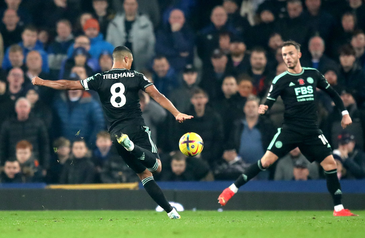 Tillmans attacks his judge in Goodison Park.  photo news photo