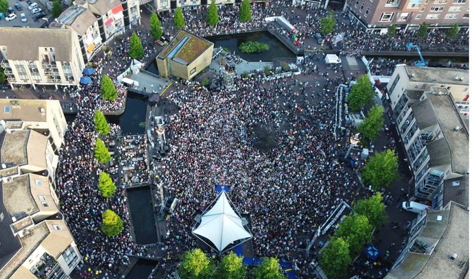 Houten Gaat Helemaal Los Bij Muziekfeest Op Het Plein | Utrecht | Ad.Nl