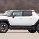 De Hummer, de ultieme HIER-BEN-IK-auto voor de nouveau riche, is terug. Nu elektrisch