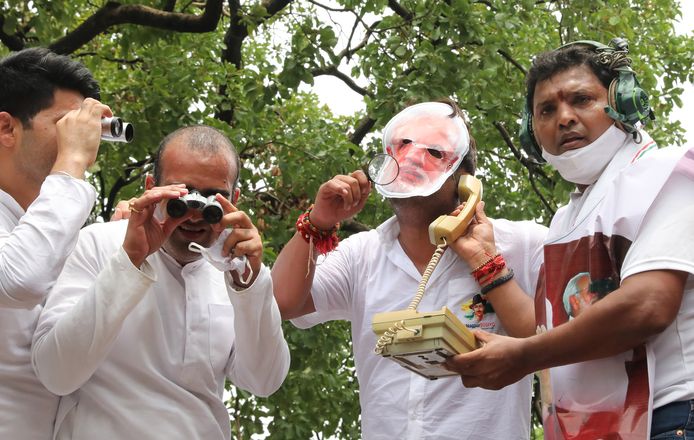 In India gingen activisten de straat op uit protest tegen mogelijk gebruik van de spyware door de Indiase premier Modi en zijn regering tegen politici en journalisten.