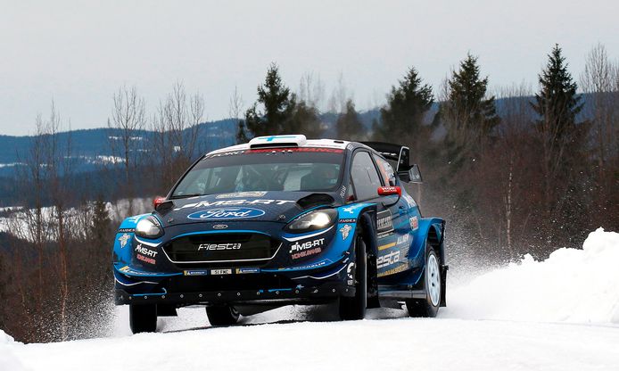 Teemu Suninen in actie met zijn Ford Fiesta WRC.