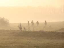 MIJN FOTO | Wandelaars in de mist
