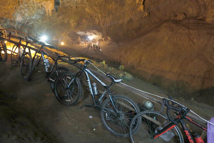 De fietsen van de tieners werden negen dagen geleden teruggevonden aan de ingang van de grot.
