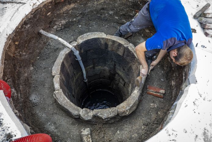 De oude waterput stamt vermoedelijk uit de zeventiende eeuw.