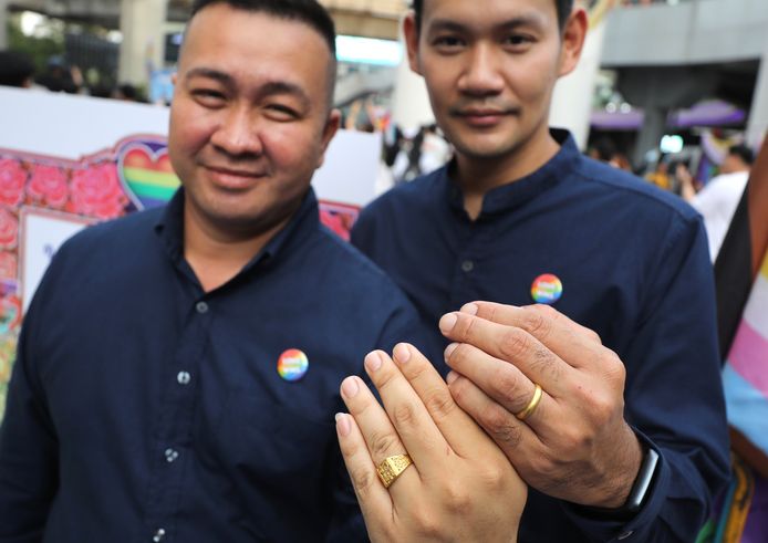 Thaise volksvertegenwoordigers hebben donderdag in eerste lezing het licht op groen gezet voor het homohuwelijk