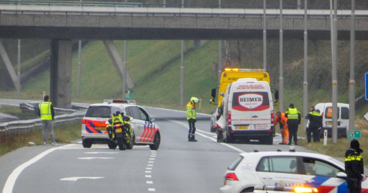 A35 bij Enschede-Zuid afgesloten na aanrijding, flinke file vanaf Hengelo.