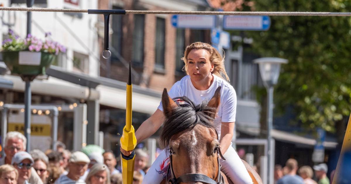 Voor Zwitserse Steffie gaat in Domburg een droom in vervulling: ringrijden