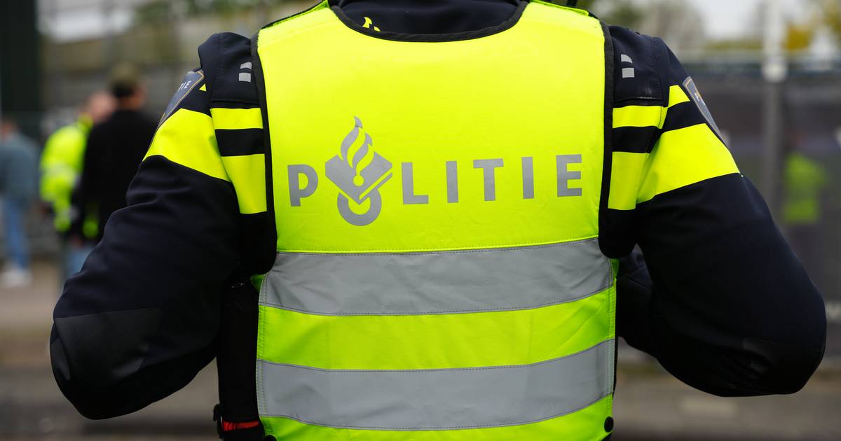 Politie houdt man met nepvuurwapen aan in Groot-Ammers