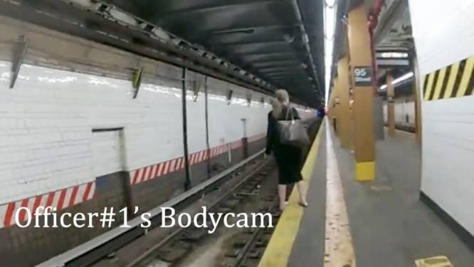 Des policiers sauvent une femme tombée sur les rails du métro de New York