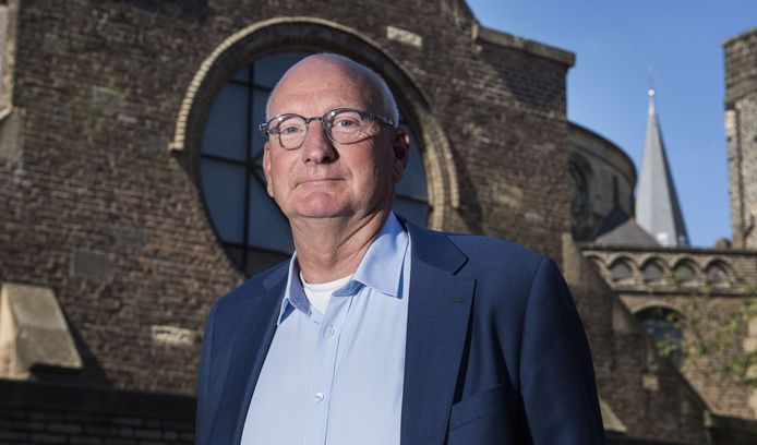 Hans van Agteren in 2018 bij zijn vertrek als wethouder van de gemeente Enschede. Hij gaat op verzoek van Burgerforum de besprekingen leiden in Losser die moeten leiden tot een nieuw college.