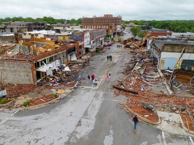 Vijf doden en honderd gewonden door tornado's in VS, duizenden mensen zonder stroom