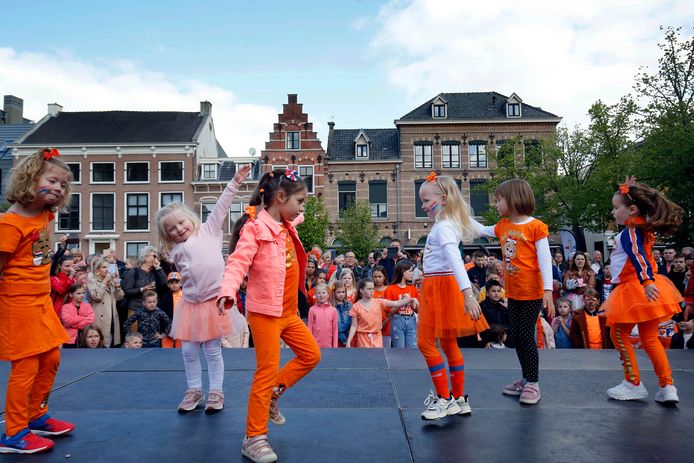 Dansen op de Groenmarkt! De leerlingen van Rootz dansten er lekker op los.