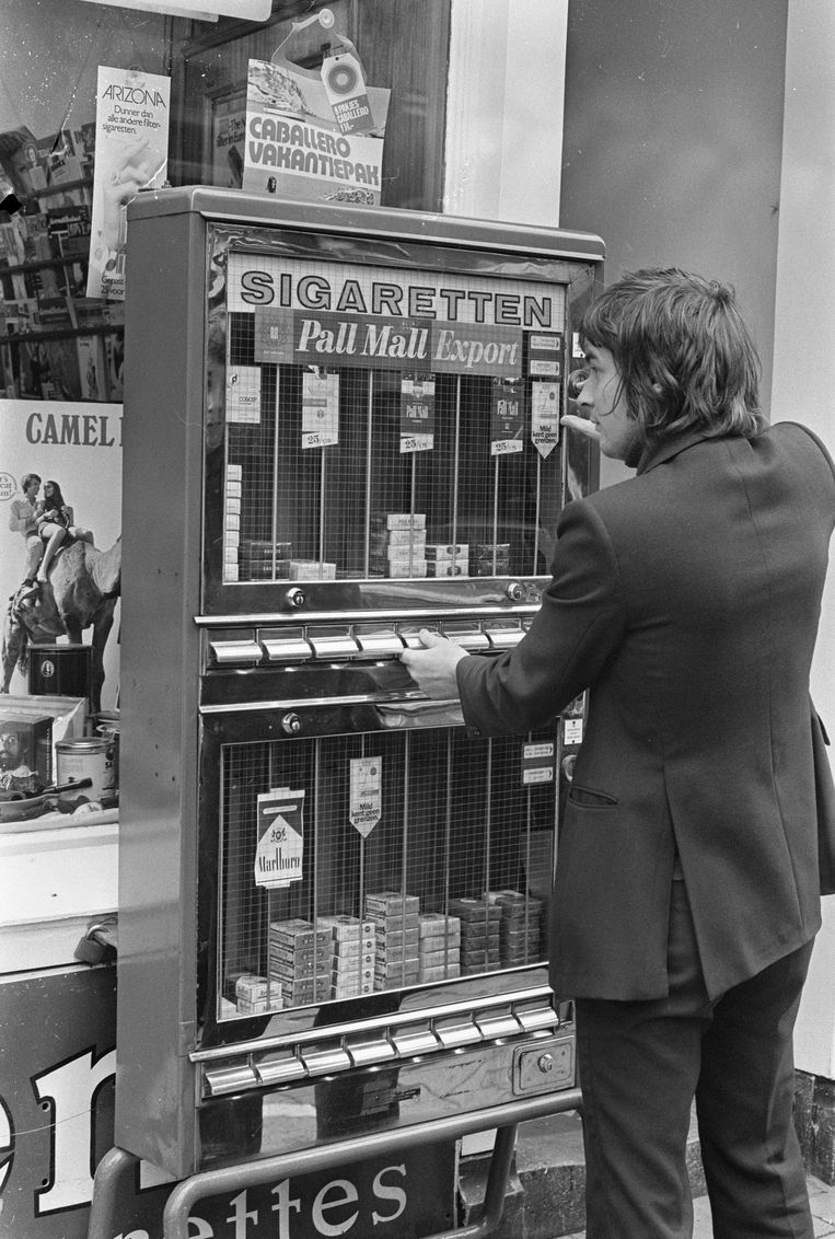 Sigarettenautomaat in 1972. Beeld Anefo/Nationaal Archief