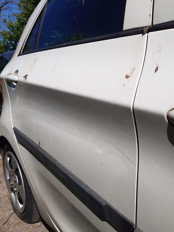 Auto S Bekrast Banden Lek Gestoken Dader In Beeld Maar Eigenaren Draaien Zelf Voor De Schade Op Echt Bizar Utrecht Ad Nl