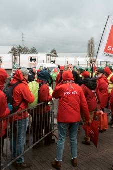 Les syndicats fouillés avant une réunion chez Delhaize: “La direction nous traite comme des terroristes”