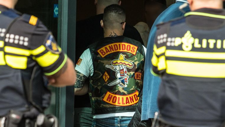 Leden van de motorclub Bandidos arriveren bij de rechtbank in Maastricht. Beeld anp