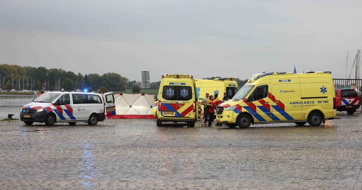 Drame sur le quai de Kampen : une femme se retrouve dans l’IJssel avec deux enfants  Luttant